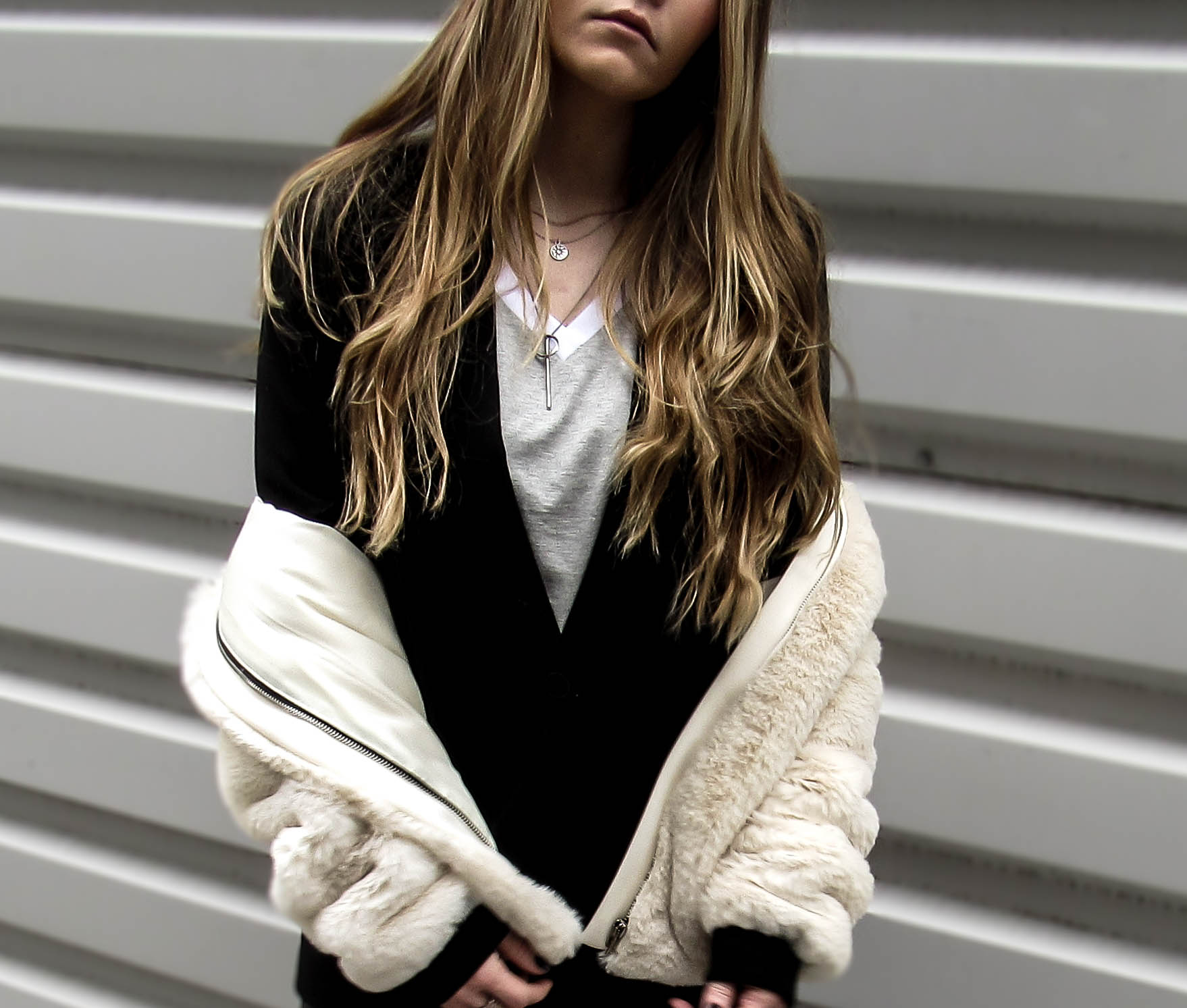 grey-t-shirt-outfit-black-blazzer-pinterest_