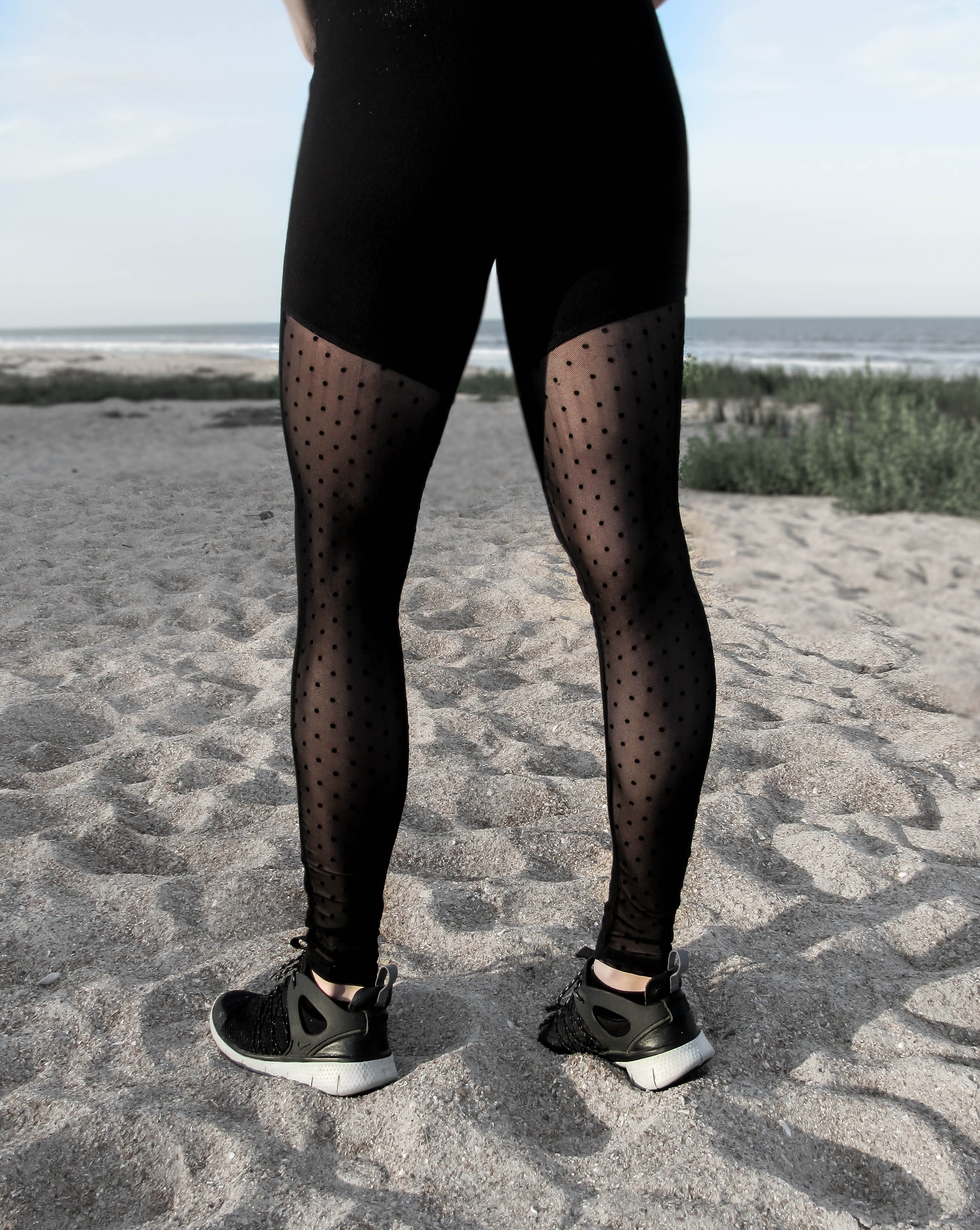 Black_Dotted-Mesh-Panel-Leggings_shein-