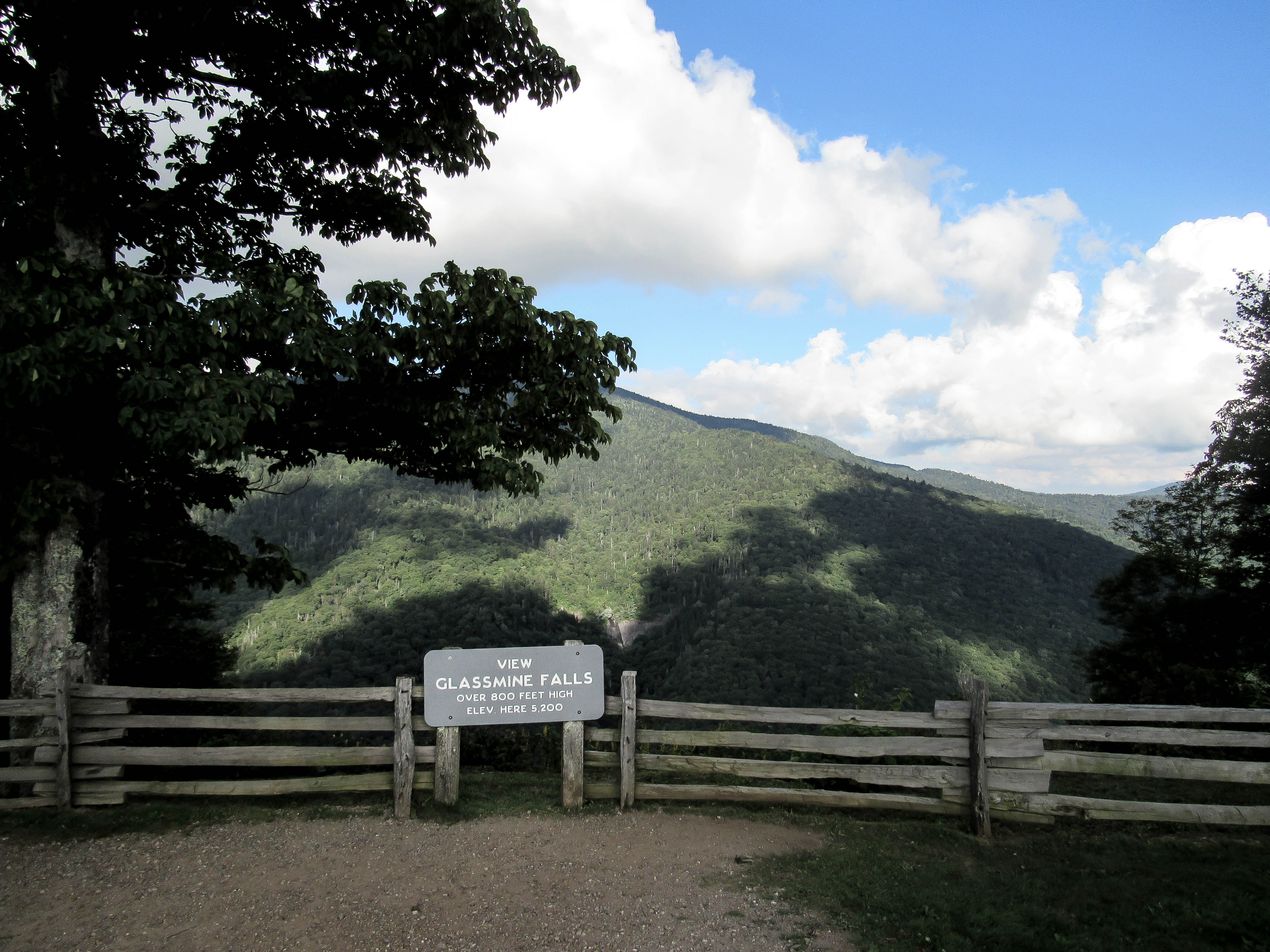asheville_blue_ridge_parkway_mountain_side